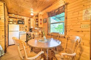 Cedar Falls Cabin 5 half Mile to Turner Falls