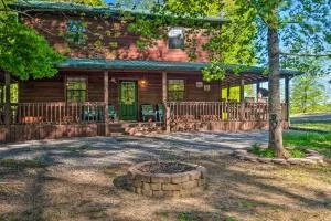 Lake House with Hot Tub and Fire Pit - 1 Mi to Marina! - Hilham