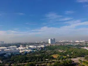 Sunset View Studio Room MDN Free WiFi Full Furnish City and Lake View - Rawabugel