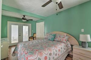 Sunny St Pete Cottage about 1 Mi to Tropicana Field!