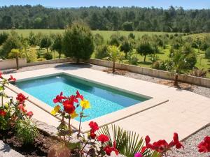 Villa de 2 chambres avec piscine privee jardin et wifi a Mormoiron