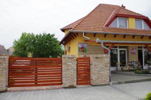 Aranyhal Apartman