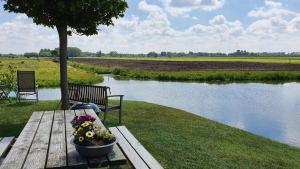 Water & Meadow cottage in Central Holland 2A & 2C