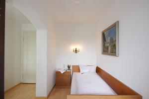 Single Room with Balcony room in Alter Ziehbrunnen