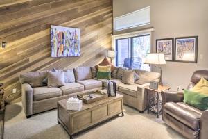 Holiday Home room in Updated Townhome - Walk to Slopes and Main St!
