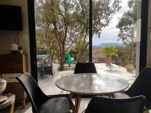 Charmante Maison avec jardin à Mornas - 莫尔纳