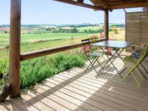 Chalet de 2 chambres avec vue sur la ville piscine partagee et jardin clos a Pauilhac