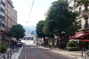 joli 2 pieces en centre ville , gare à 50 mètres - 3hvězdičkové hotely ve městě Grenoble