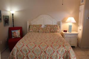 Bay Side Queen Studio - Non-Smoking room in A Beach Retreat on Casey Key