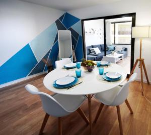 Peaceful & Bright Loft, HEATED POOL, NETFLIX, FREE WIFI & PARKING, TENNIS