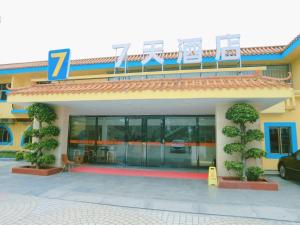 7Days Inn Zhuhai Crocodile Island Bohuang Furniture Baiteng Lake Branch