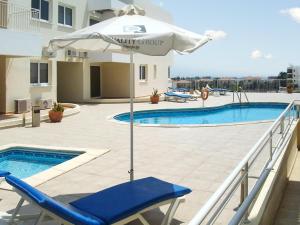 obrázek - 2 bedrooms appartement with sea view shared pool and enclosed garden at Larnaca 2 km away from the beach