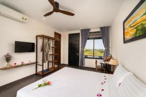 The Boathouse Riverside Homestay