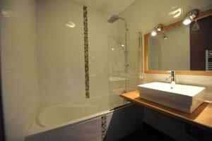 Hotels Logis Hotel Chateau De Palaja : photos des chambres