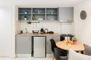 Be based in this groovy loft in the CITY CENTER!!