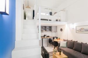 Be based in this groovy loft in the CITY CENTER!!