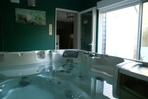 B&B / Chambres d'hotes Magnifique Suite avec Jacuzzi privatif : photos des chambres