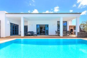 Charming Villa in Playa Blanca with Private Pool