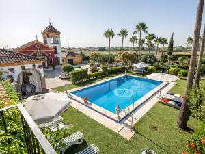 obrázek - 4 bedrooms villa with private pool enclosed garden and wifi at Los Palacios y Villafranca