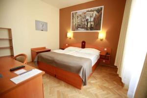 Standard Double or Twin Room room in Hotel Merkur
