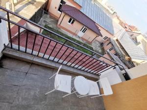 Violet Apartment-Brilliant Apartments