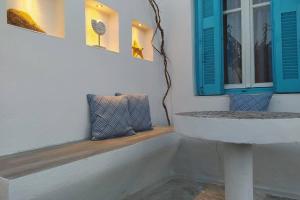 PERIVOLI 4-CHORA(5min away from the center by car) Naxos Greece