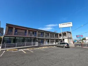 Rest Inn - Elizabeth - 阿弗内尔