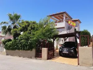 Casa tranquila en la Marina urbanización - Llobregales