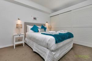 QV Princes Wharf Waterfront Apt with Balcony - 1030