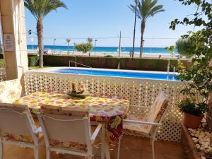 obrázek - 3 bedrooms appartement at El Campello Alacant 50 m away from the beach with sea view shared pool and furnished garden