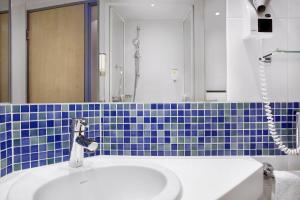 Standard Queen Room with Single Sofa Bed room in Holiday Inn Express Baden-Baden an IHG Hotel
