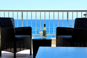 Sunny Ocean View Apartment