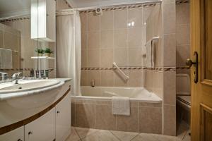 Apt O Monte C near the beach by Algarve Villa Holidays