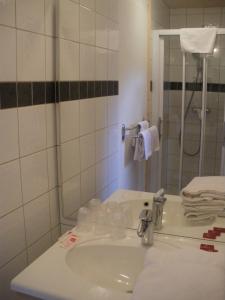Hotels Hotel Le Grand Tetras : Chambre Triple avec Lits Simples