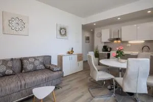 Apartments 20 meters from the beach - Jesenice