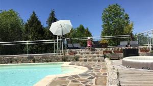 Bungalow charmant à Argences en Aubrac avec piscine