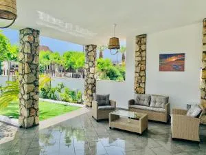 EROS LUX VILLE - Calitea (Kallithea)