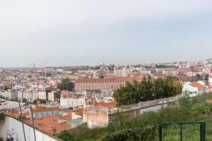Stroll to Coffee Shops Near a Renovated Hillside Apartment in Graça