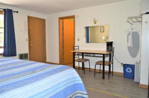 Standard King Room room in Baileys Sunset Motel