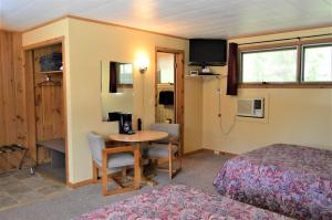 Standard Double Room room in Baileys Sunset Motel
