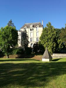 Maisons de vacances Gite La Maison Blanche Familiale Chateau La Roche Racan : Maison de Vacances