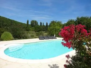Villa élégante à Léobard avec piscine - Bouzic