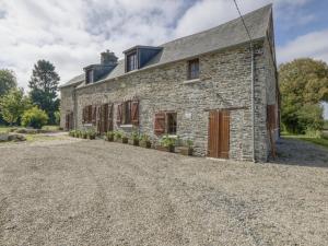 Maisons de vacances Enticing Holiday Home in Berigny with Swimming Pool : photos des chambres