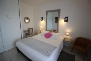 Hotels Logis Hotel & Restaurant Au Clos Paille Charme & Caractere : photos des chambres