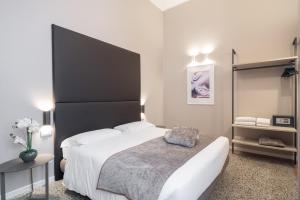 Deluxe Double Room with Canal View room in Hotel Palazzo Martinelli Dolfin