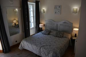 Hotels Hotel des Consuls : photos des chambres