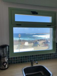 CASA ANCLADA en LA SANTA- 4 Apartamentos frente al mar- 1ª linea solarium