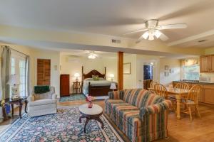King Suite with Garden View room in Marl Inn Bed and Breakfast
