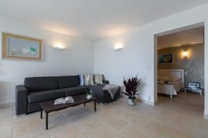 Appartements Independant Apartment - Stunning Sea View - Near Cannes : photos des chambres