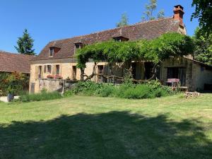 Maisons de vacances Maison en Perigord a 5 mn a pieds du centre Sarlat : Maison 4 Chambres